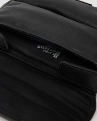 7인치 사첼 패디드 백