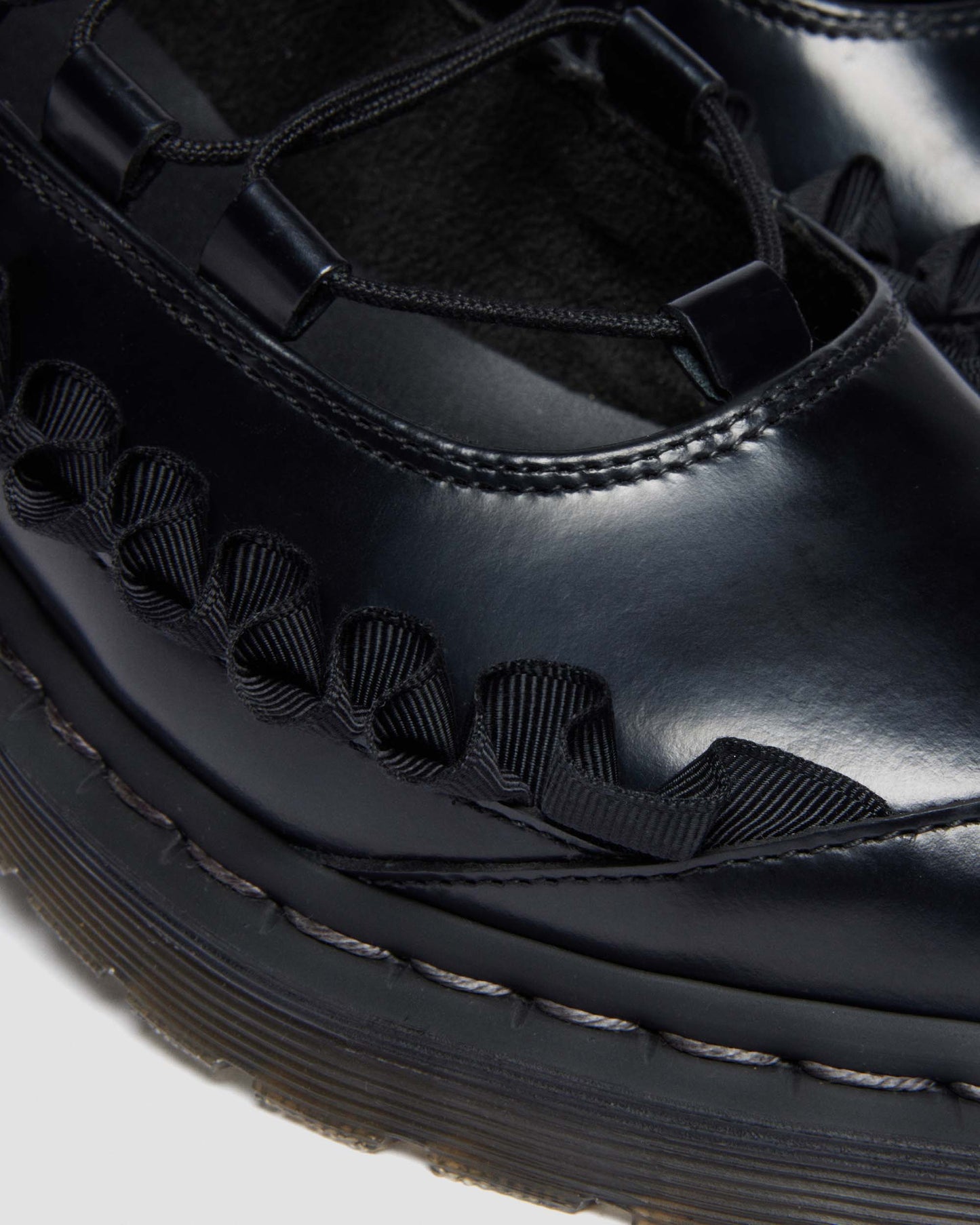 엘피 II 프릴 레이스 업