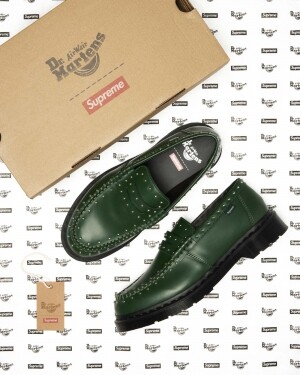 Supreme 스터드 펜톤